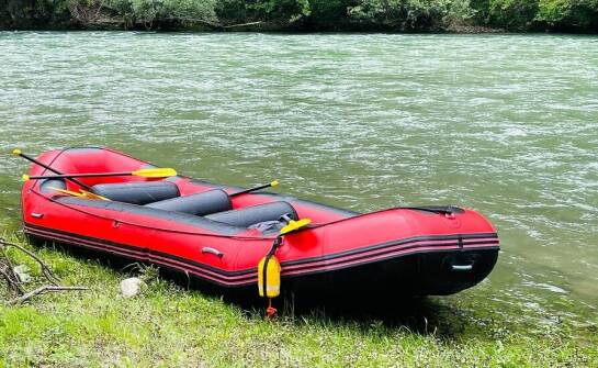 Wybór wiosłowego pontonu - na co zwrócić uwagę przy zakupie?