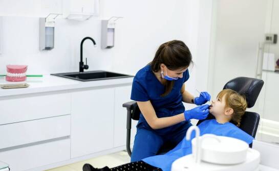 Długofalowe efekty regularnych wizyt u dentysty dla zdrowia dziecka