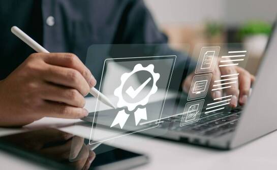 Jakie są najważniejsze aspekty przysięgłych tłumaczeń dokumentów związanych z edukacją?