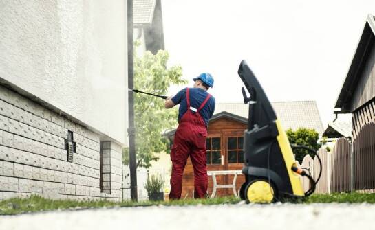 Znaczenie mycia elewacji z wykorzystaniem wody demineralizowanej