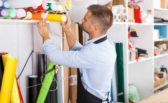 Profesjonalna obsługa klienta w sklepie z pirotechnicznymi artykułami