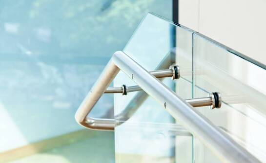 Nierdzewne balustrady jako element ochrony i estetyki tarasu