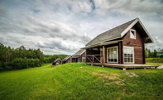 Czy drewniane domy mogą być odporne na zmienne warunki atmosferyczne?