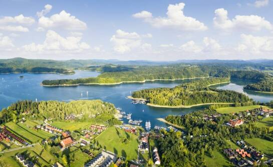 Co sprawia, że w Ustrzykach Dolnych są popularne imprezy firmowe?