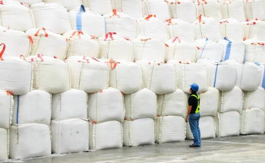 Worki Big Bag z foliowym wkładem: jak zwiększają efektywność magazynowania sypkich materiałów?