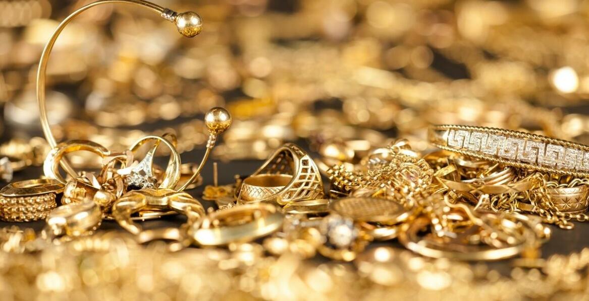 Jakie zalety ma sprzedaż złotych monet w lombardzie online?