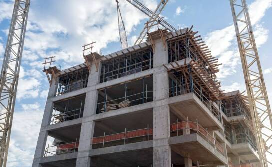 Zastosowanie prefabrykowanych fundamentów pod słupy w miejskim budownictwie