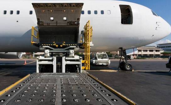 Jak lotnicze przesyłki wspierają rozwój międzynarodowego handlu?