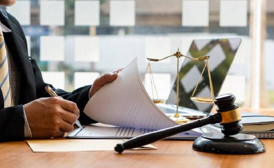 Rola karnego adwokata w sprawach o medyczne błędy: krok po kroku