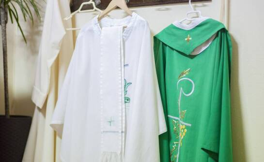 The Role of Gothic Chasuble in Different Liturgical Periods: What Colors to Choose?