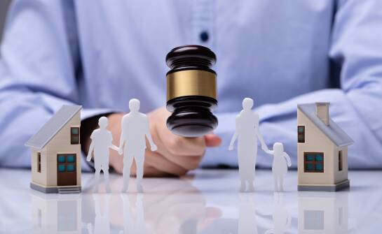 Ustalanie miejsca zamieszkania dziecka: Jak adwokat rozwodowy może wesprzeć rodziców?