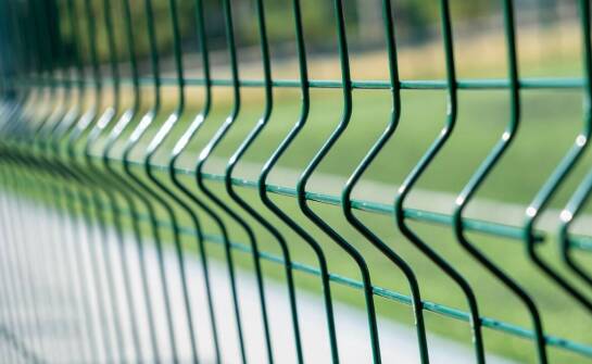 Zäune aus Stahldrahtgeflecht für große Grundstücke