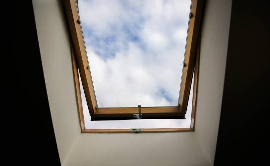 Die Rolle der richtigen Montage in der Haltbarkeit von Dachfenstern