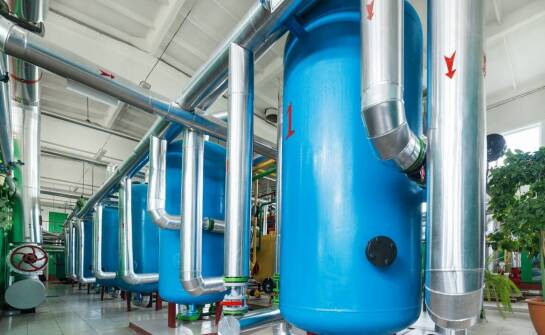 Jakie są wyzwania przy montażu przemysłowych instalacji zbiorników?