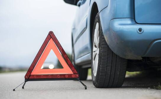 Całodobowa pomoc drogowa: Co obejmuje oferta dla osobowych samochodów?