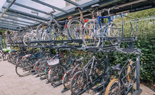 Wieszaki na rower – jakie modele polecamy dla rodzin z dziećmi?