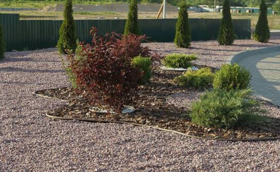Ozdobne kruszywa jako sposób na stworzenie harmonijnego podjazdu.