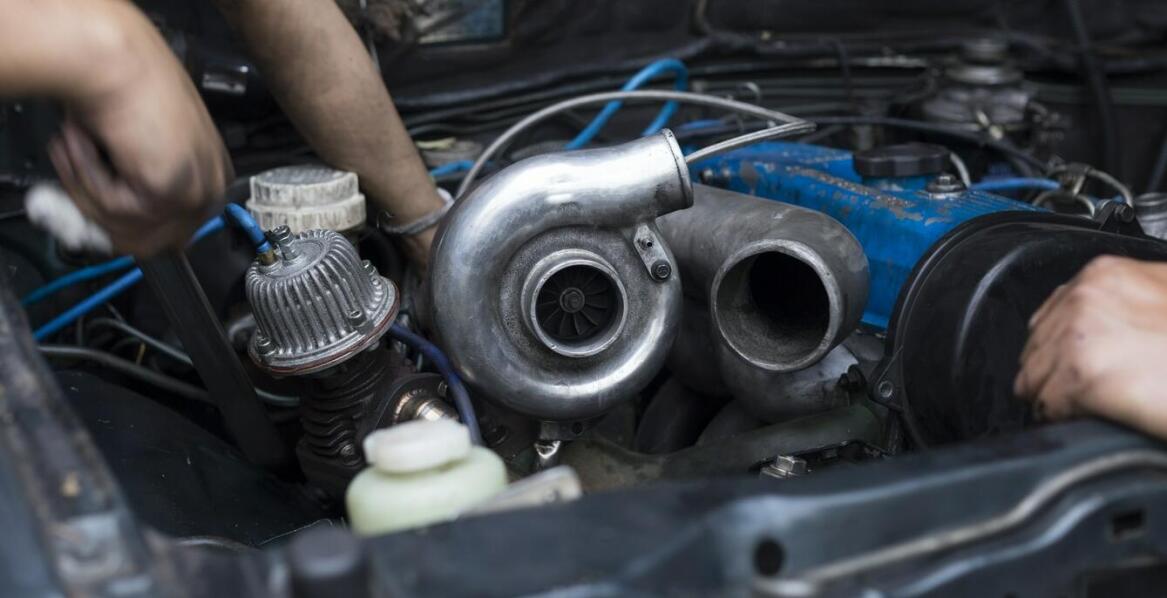 Porady dotyczące eksploatacji samochodów z turbosprężarkami – co warto wiedzieć?