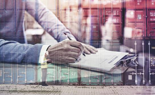 Kluczowe korzyści wynikające ze współpracy z agencją celną w zakresie importu i eksportu.