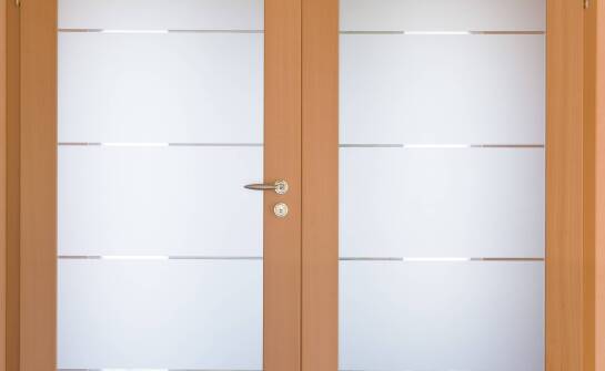 Glastüren für Innenräume und die Akustik von Räumen – was man wissen sollte