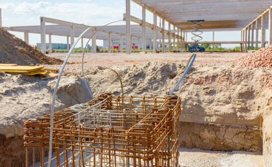 Giętarka do zbrojeniowych prętów a bezpieczeństwo pracy: kluczowe zasady