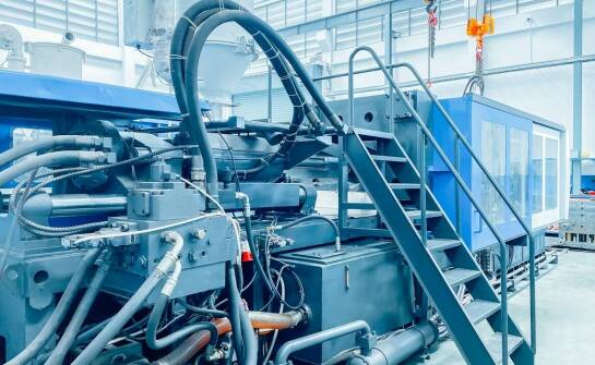 Jak technologie wtryskowego formowania zmieniają rynek opakowań z tworzyw sztucznych?