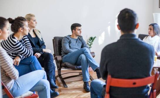 Wpływ terapii na rozwój relacji rodzinnych u młodzieży w Krakowie