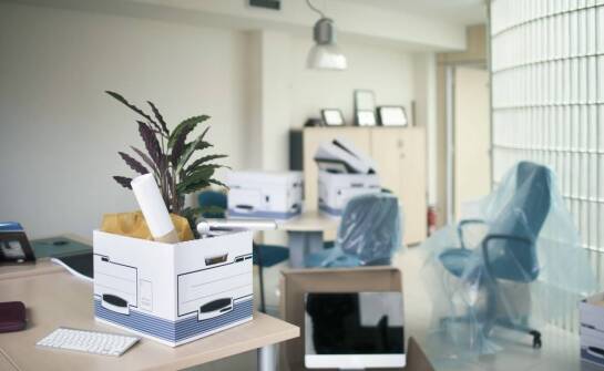 Jakie korzyści przynosi współpraca z firmą przy opróżnianiu mieszkań po zgonie?