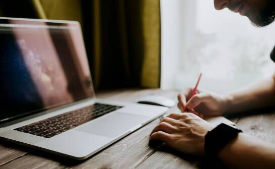 Jak zrobić zakupy spożywcze bez wychodzenia z domu w Tychach?