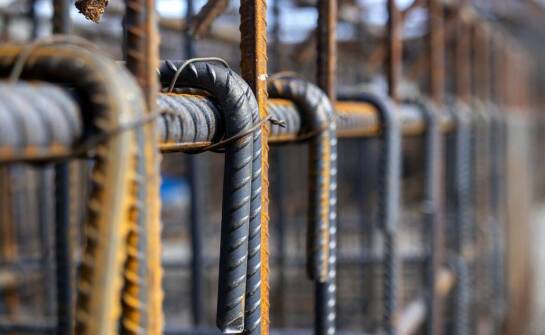 Ekonomiczne aspekty zakupu i eksploatacji wibratora do betonu