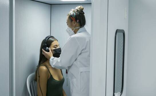 Jak kabina ciszy wpływa na wiarygodność audiometrycznych badań?