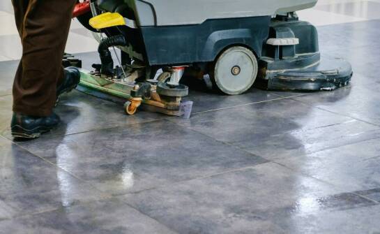 Znaczenie wymiany akumulatorów w długotrwałym użytkowaniu czyszczących maszyn