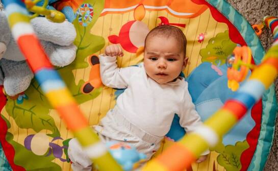 Jak przetrwałe odruchy pierwotne mogą wpłynąć na jakość życia dziecka?