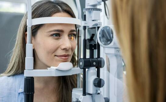 Jakie są etapy przygotowania do operacji zaćmy w trybie prywatnym?