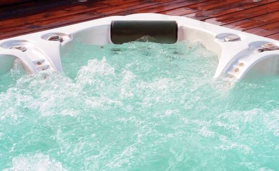 Nowoczesne technologie czystości wody w 7-osobowym jacuzzi