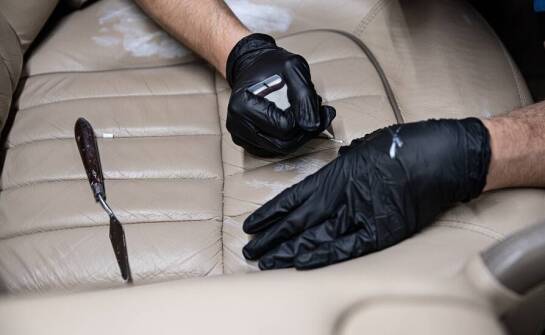 Naprawa samochodowej tapicerki – jak uniknąć kosztownej wymiany wnętrza auta?