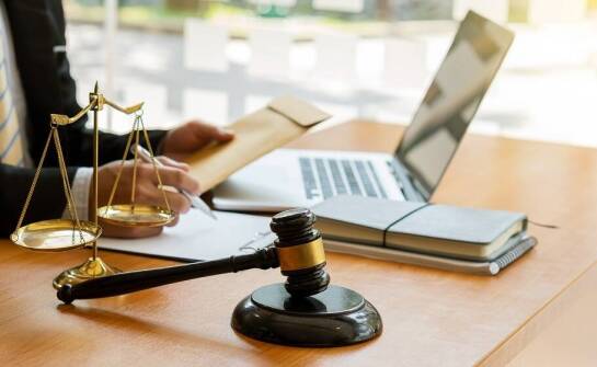 Oddłużenie konsumenckie – jak prawny radca może wesprzeć dłużnika?