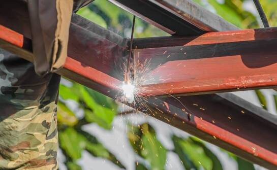 Rola precyzyjnego spawania w produkcji konstrukcji stalowych wysokiej jakości