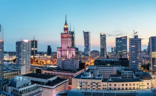 Wynajem limuzyny w Warszawie: Jak przygotować się do podróży luksusowej?