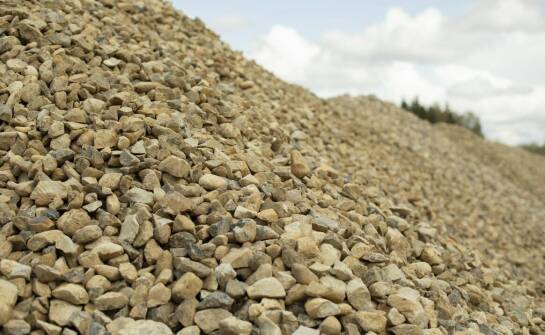 Zastosowanie płukanego żwiru 8-16 w inżynierii środowiskowej
