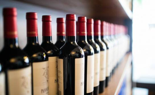 Innowacyjne rozwiązania w przechowywaniu alkoholu dzięki butelkom szklanym