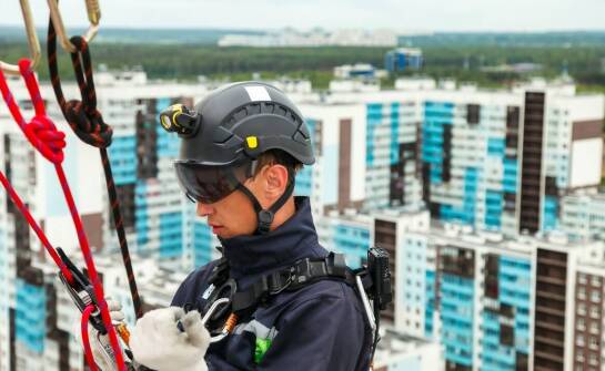 Wysokiej jakości alpinistyczny sprzęt a skuteczność prac na wysokości