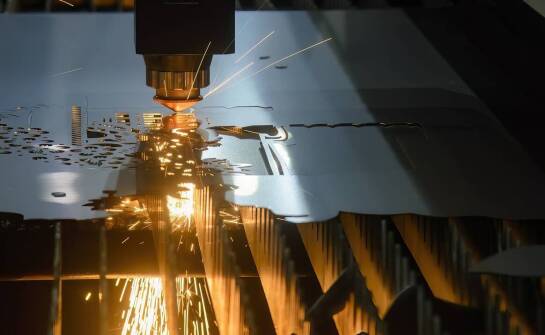 Jakie techniczne parametry są kluczowe w usługach cięcia laserem?