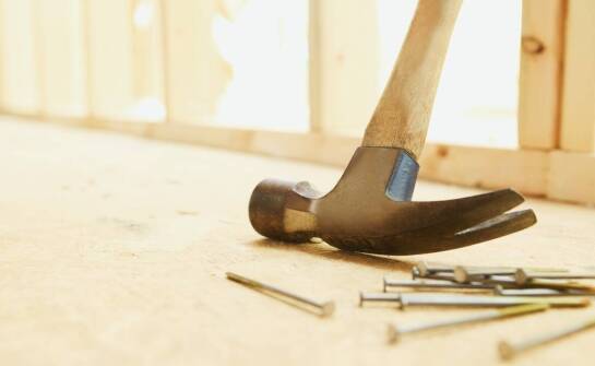 Jakie są kryteria wyboru najlepszych budowlanych gwoździ na rynku?