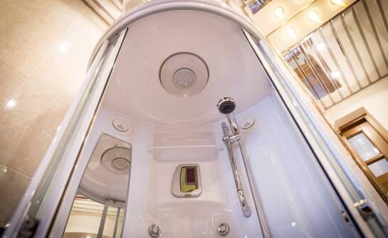 Jak retro kabina prysznicowa może podkreślić charakter Twojej łazienki?