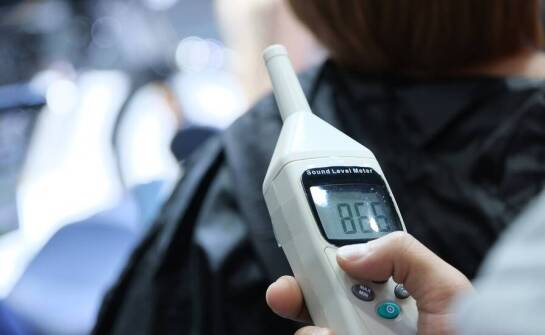 Jak mierniki poziomu dźwięku wspierają edukację w zakresie ochrony słuchu?