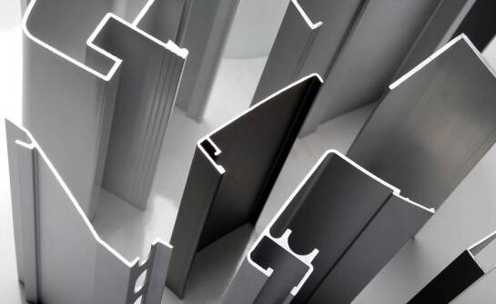 Jak profile ze stali nierdzewnej wpływają na trwałość konstrukcji?