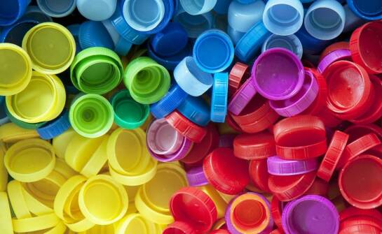 Jak silikonowe niekapki kubki ułatwiają przejście z butelki na kubek?