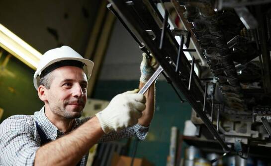 Efektywność maszyn dzięki regularnej konserwacji i serwisowaniu