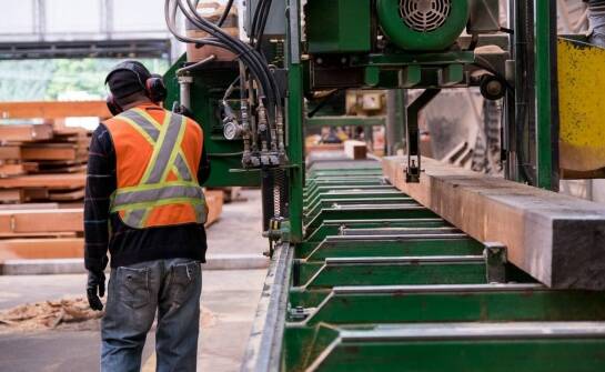 Relokacja przemysłowych maszyn a zgodność z normami bezpieczeństwa i środowiskowymi